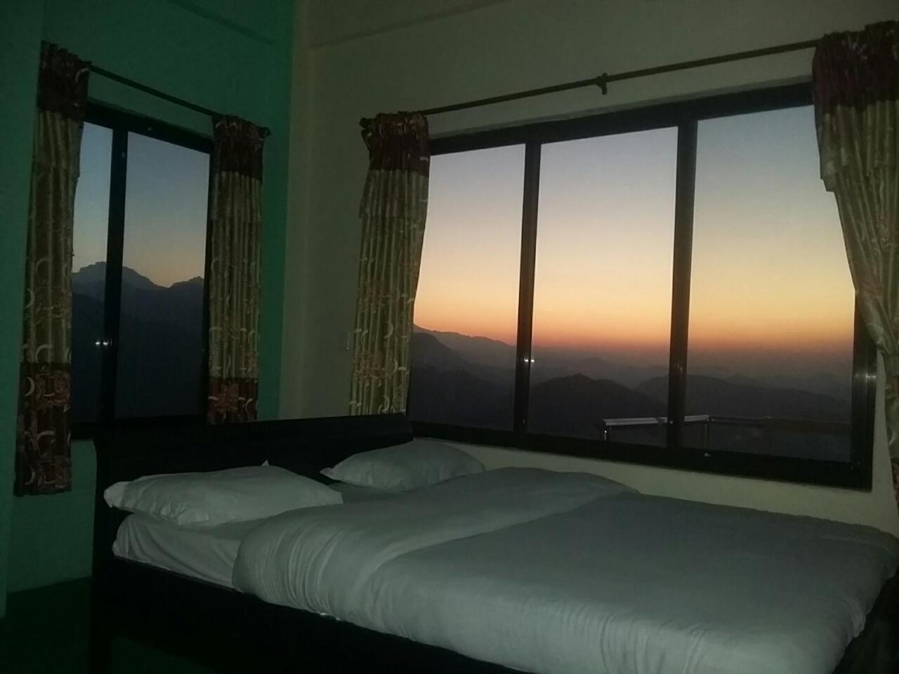 Himalayan Crown Lodge بوكْرا المظهر الخارجي الصورة