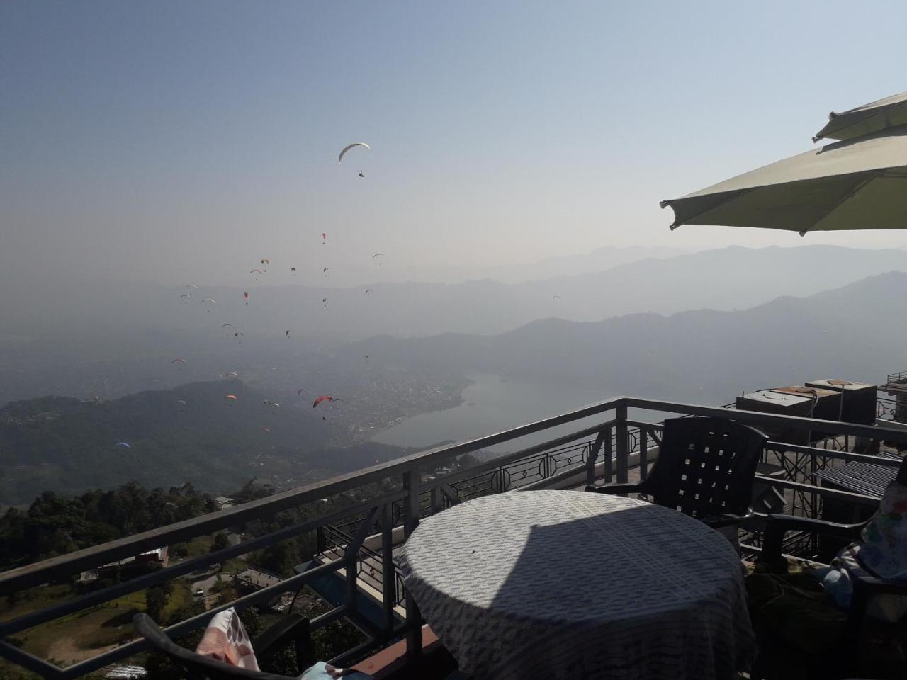 Himalayan Crown Lodge بوكْرا المظهر الخارجي الصورة