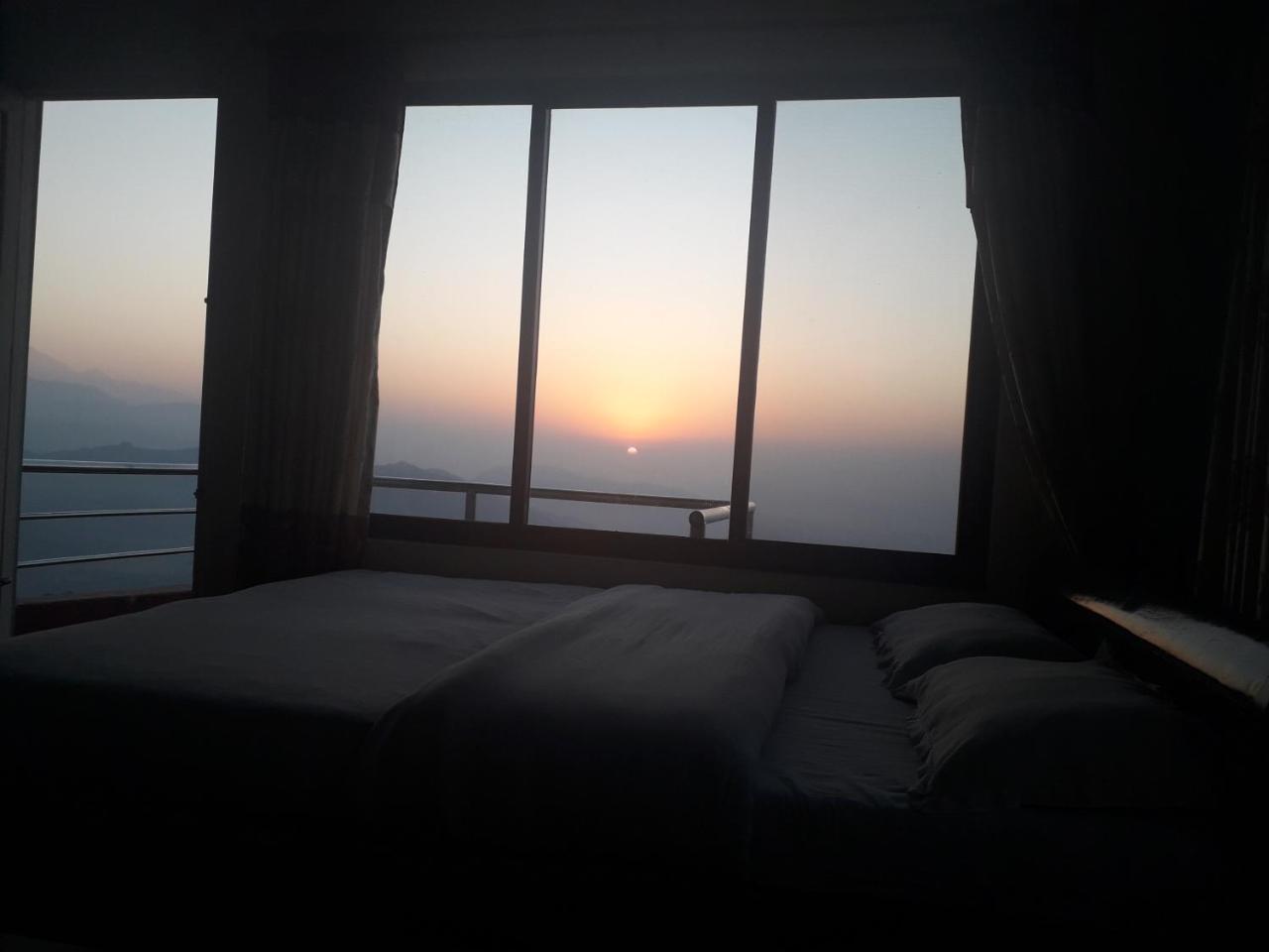 Himalayan Crown Lodge بوكْرا المظهر الخارجي الصورة