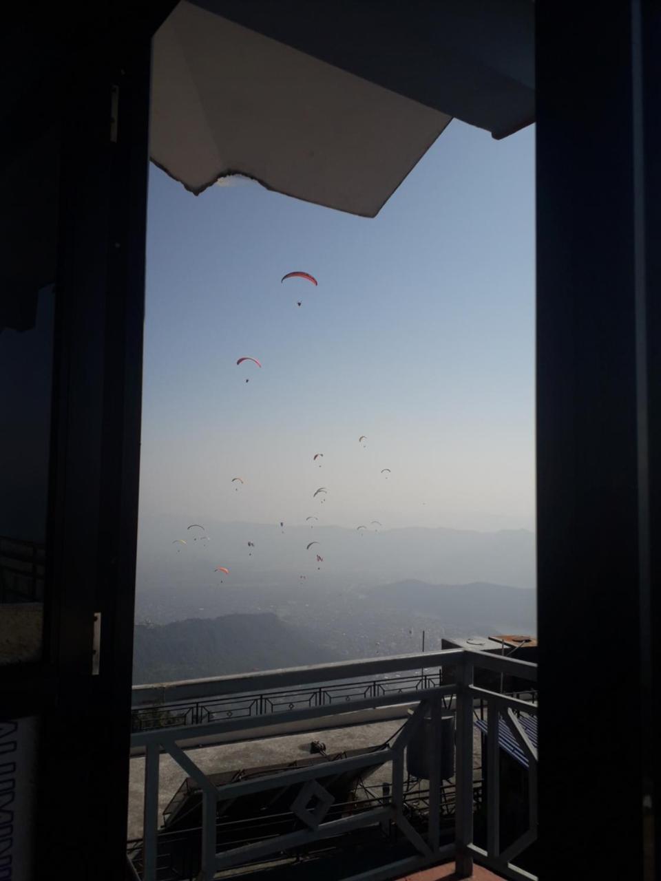 Himalayan Crown Lodge بوكْرا المظهر الخارجي الصورة