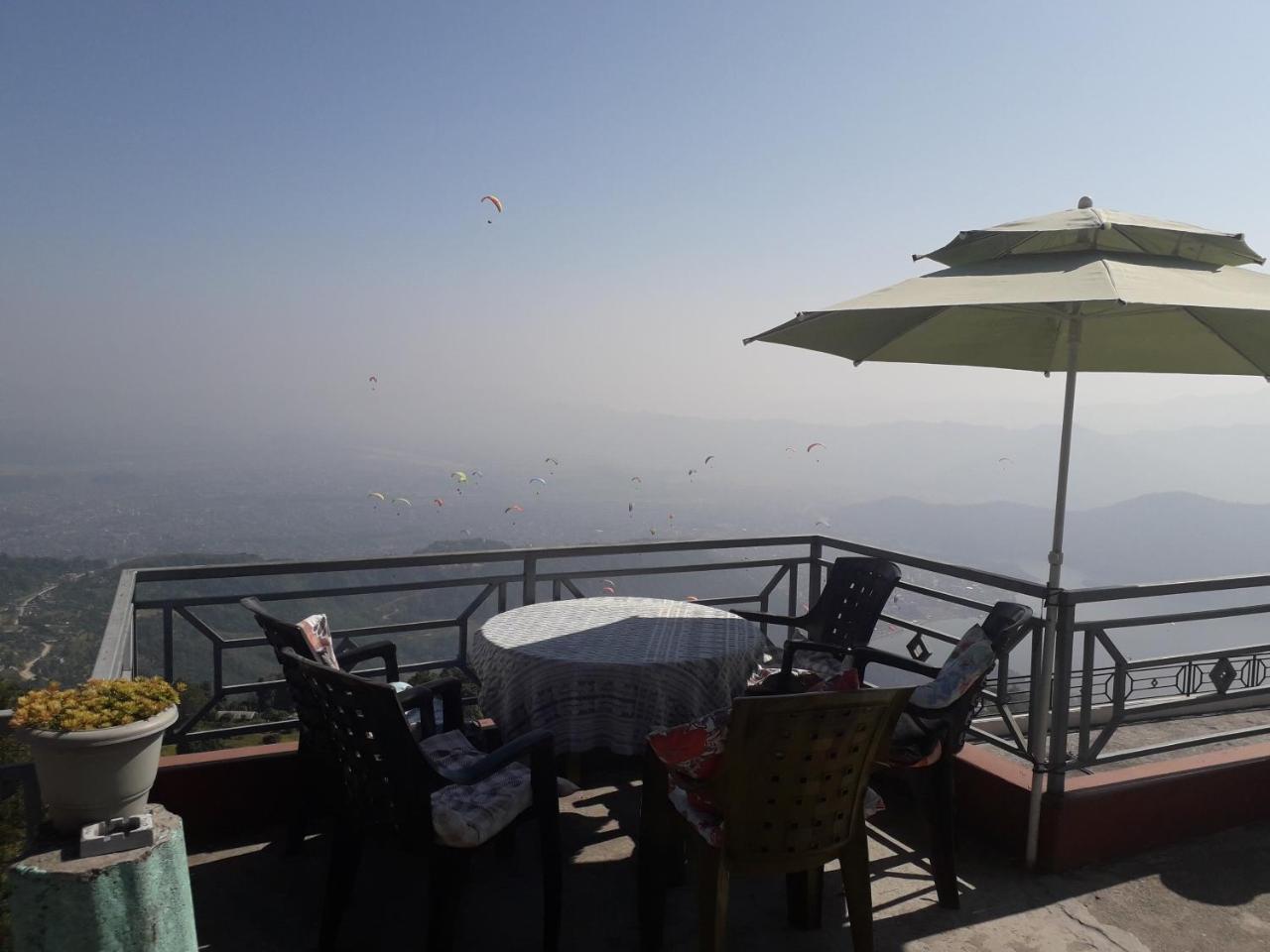 Himalayan Crown Lodge بوكْرا المظهر الخارجي الصورة