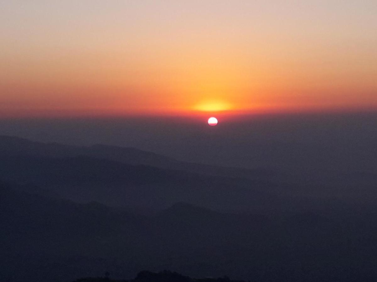 Himalayan Crown Lodge بوكْرا المظهر الخارجي الصورة